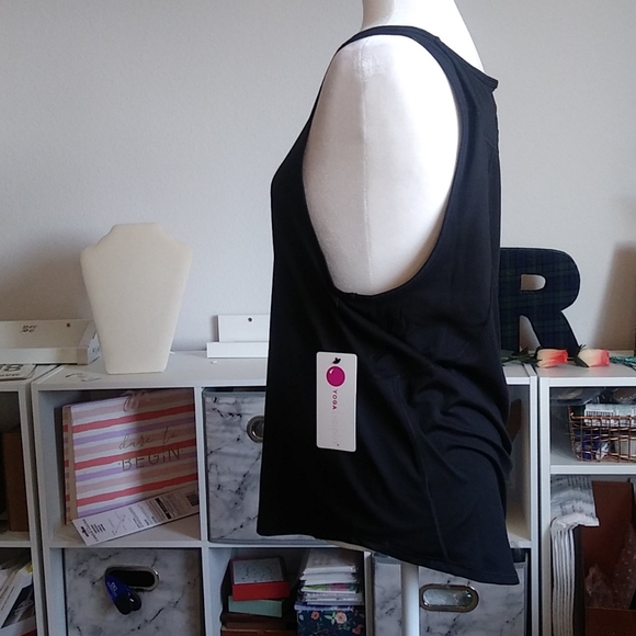 Yogalicious soft lightweight racerback tank - Picture 3 of 9